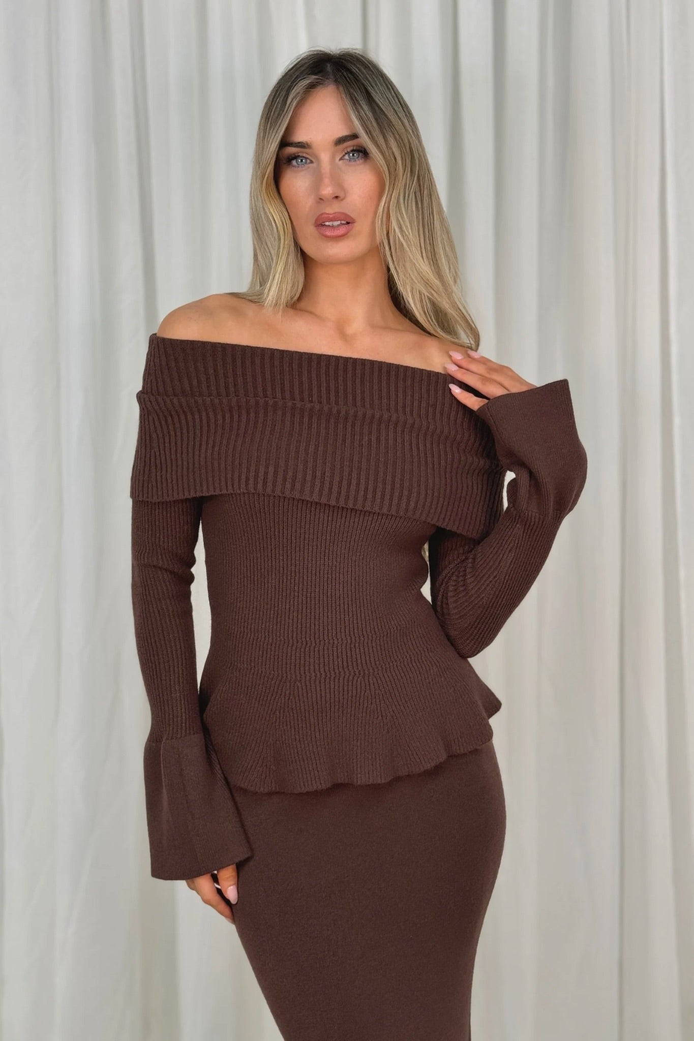 Caitlyn Bardot Knit Jumper In Chocolate