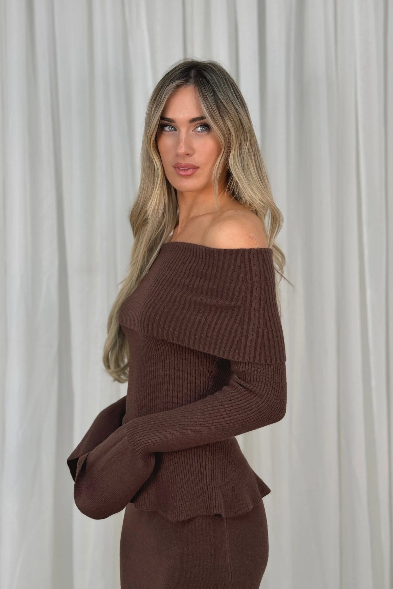 Caitlyn Bardot Knit Jumper In Chocolate