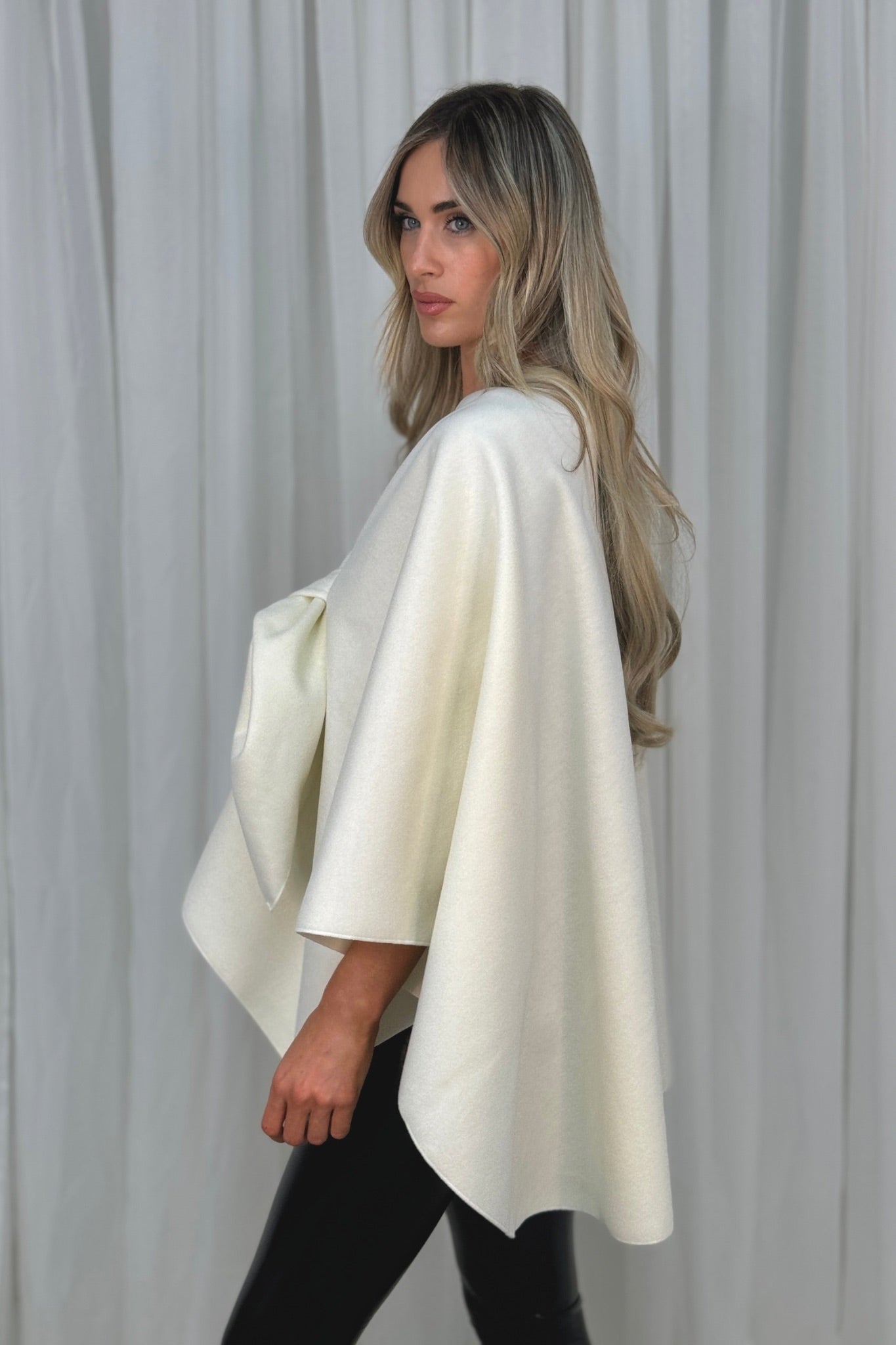 Jayme Bow Style Cape In Cream