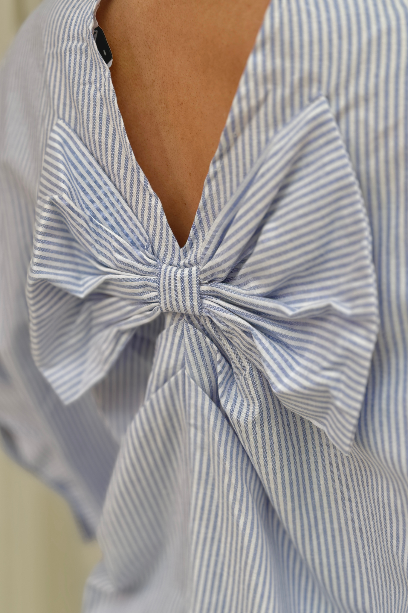 Millie Bow Back Shirt In Blue