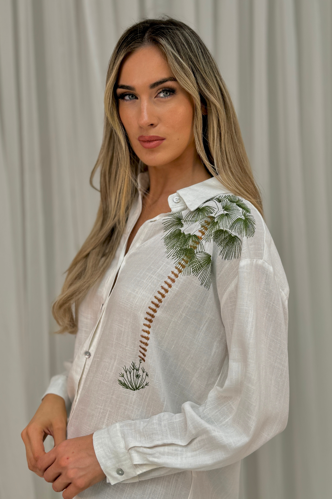 Megan Embroidered Palm Shirt In White