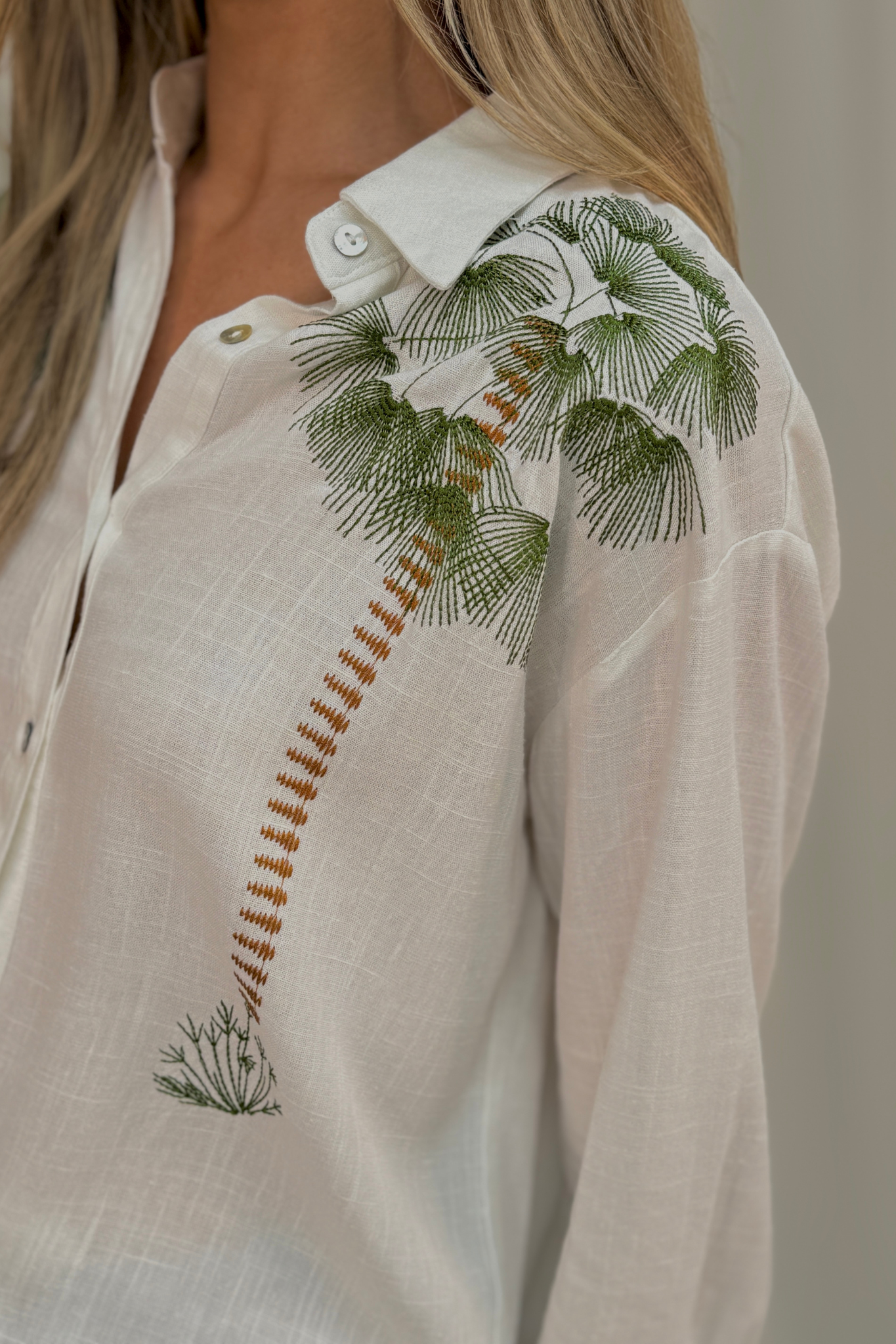 Megan Embroidered Palm Shirt In White