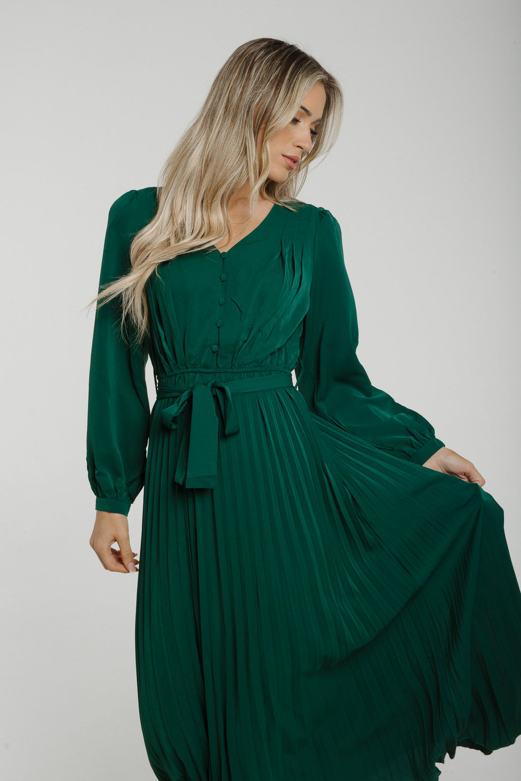 Lydia Pleated Maxi Dress In Dark Green – The Walk in Wardrobe