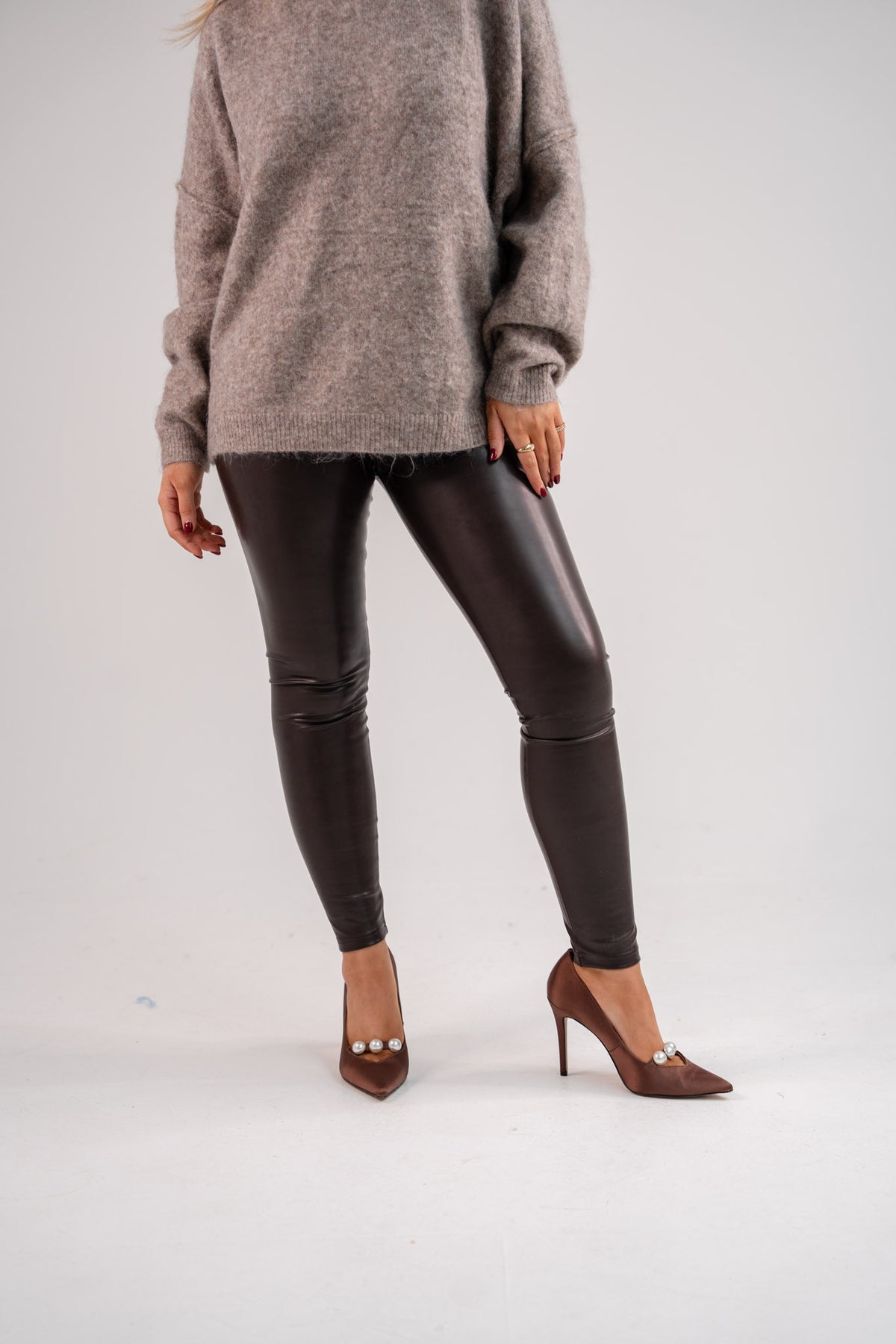 Freya Leather Look Leggings In Chocolate