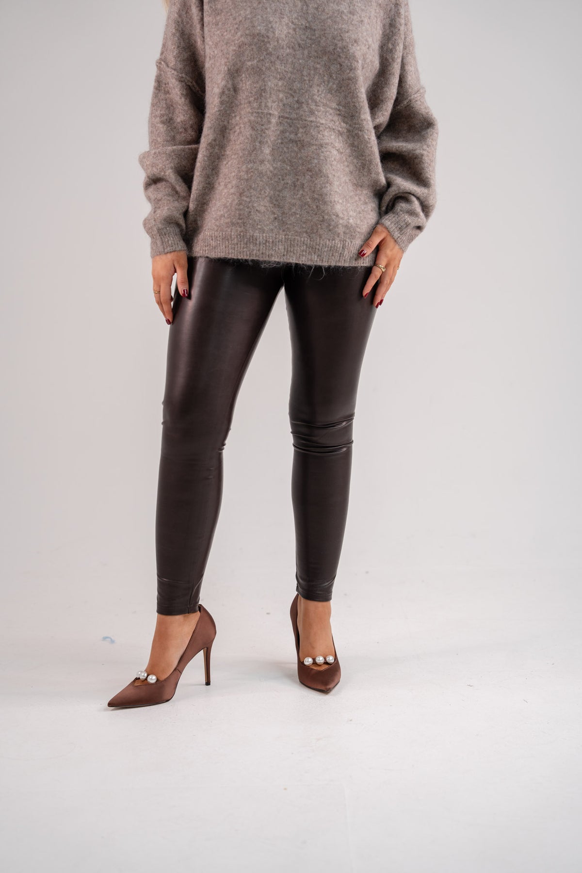Freya Leather Look Leggings In Chocolate
