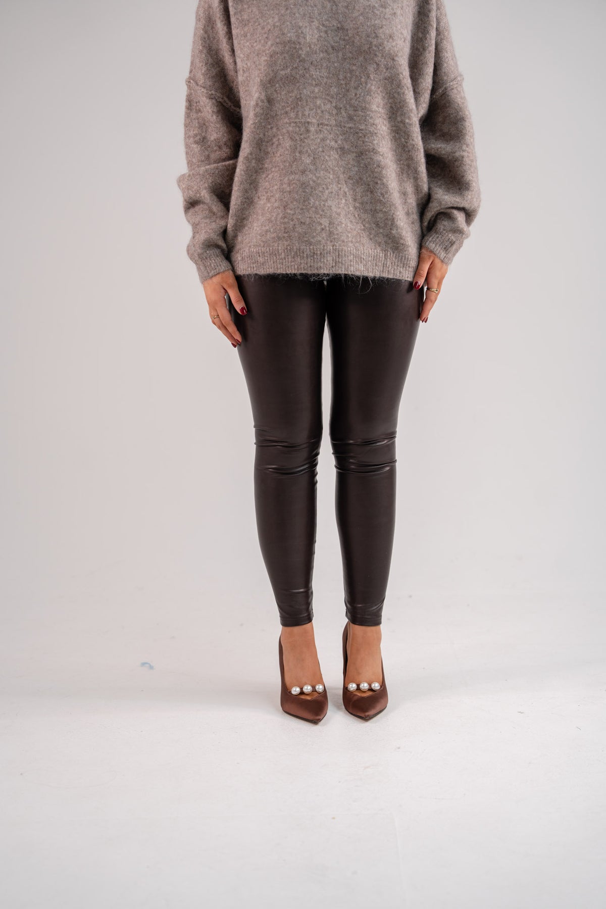 Freya Leather Look Leggings In Chocolate