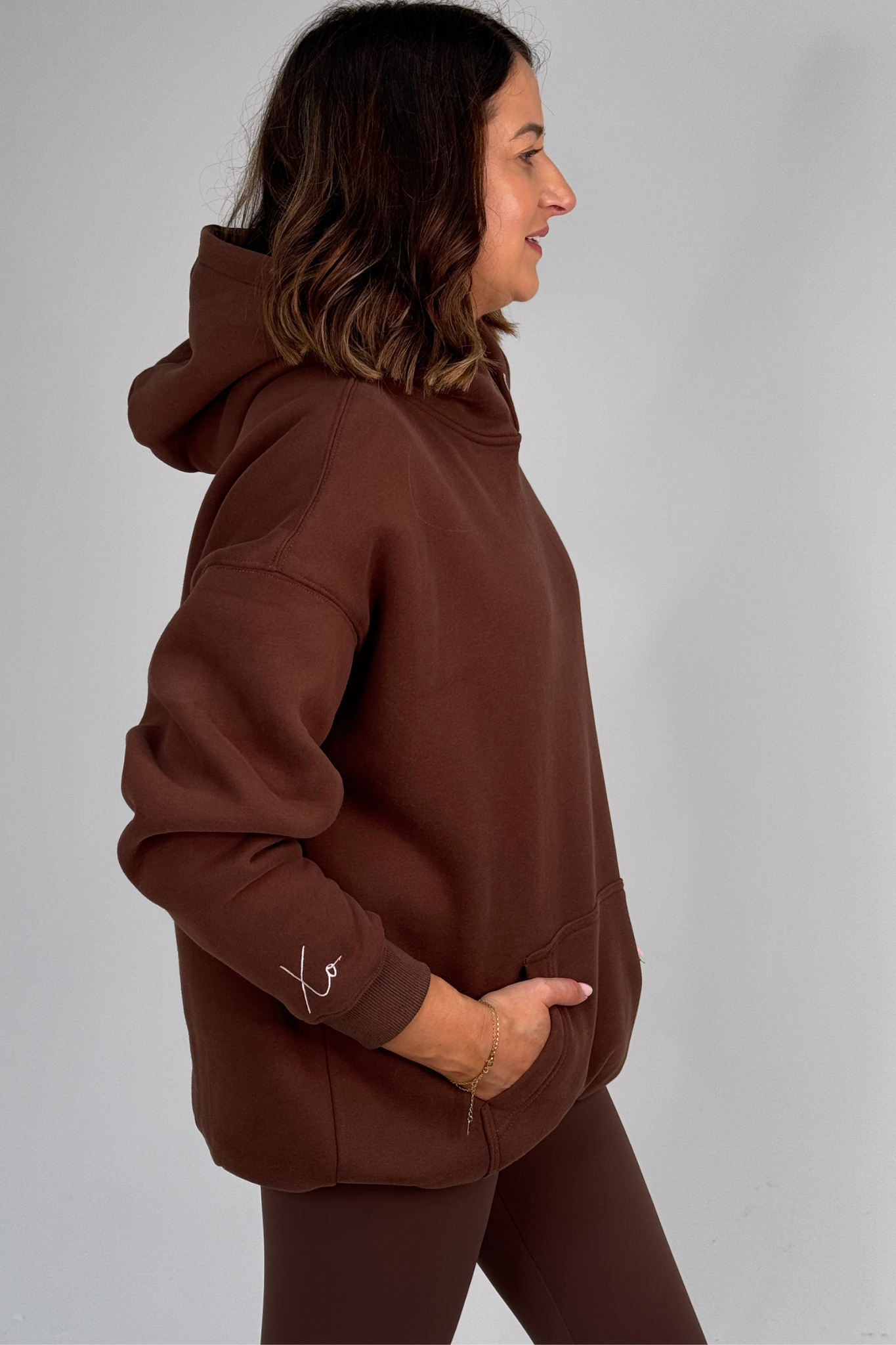 Love Laura Pullover Hoodie In Chocolate