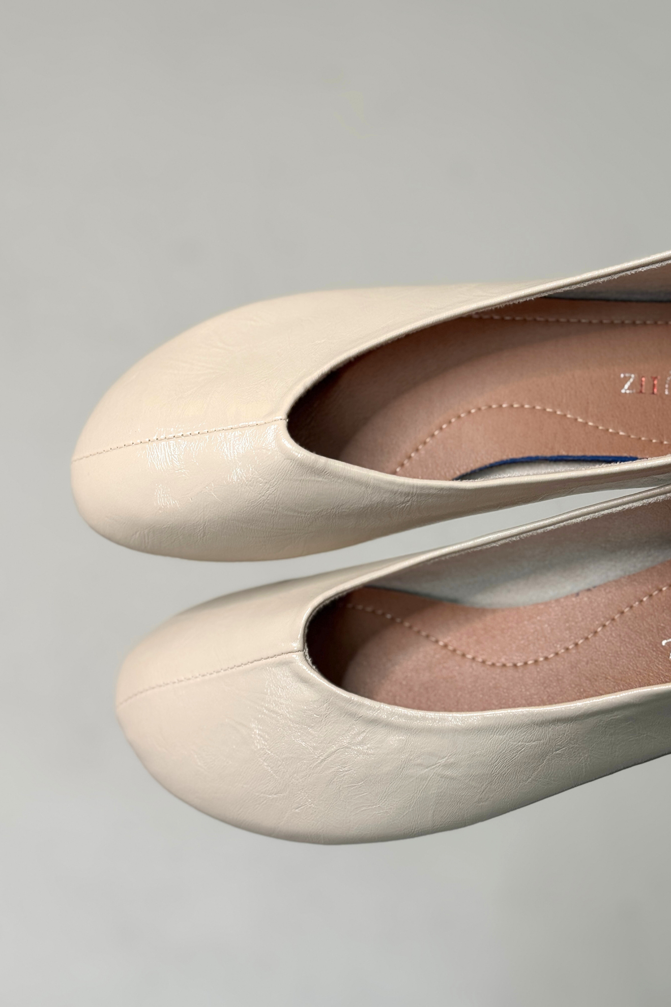 Izzy Faux Leather Pumps In Cream