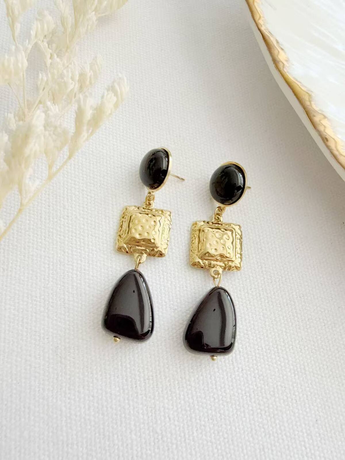 Polly Resin Dangle Earring In Black