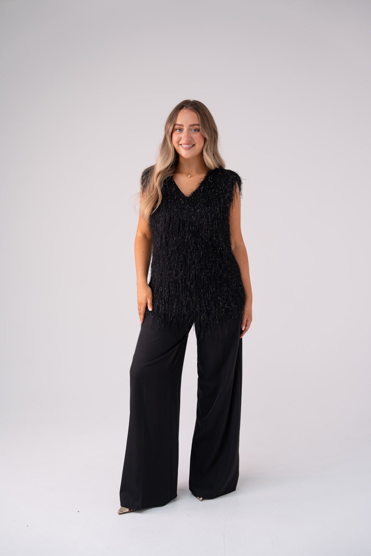 Love Laura Fringed Textured V-Neck Top In Black