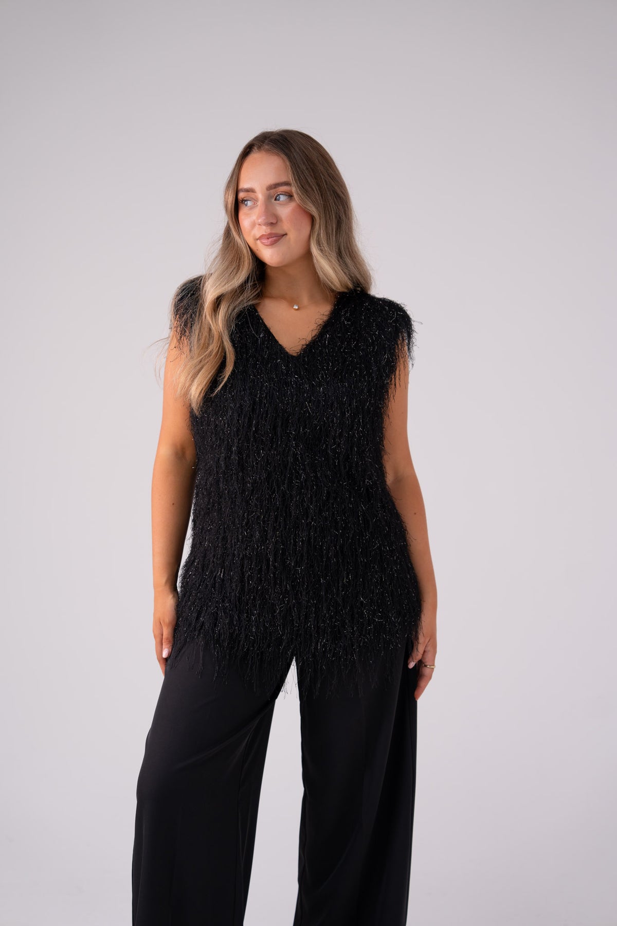 Love Laura Fringed Textured V-Neck Top In Black