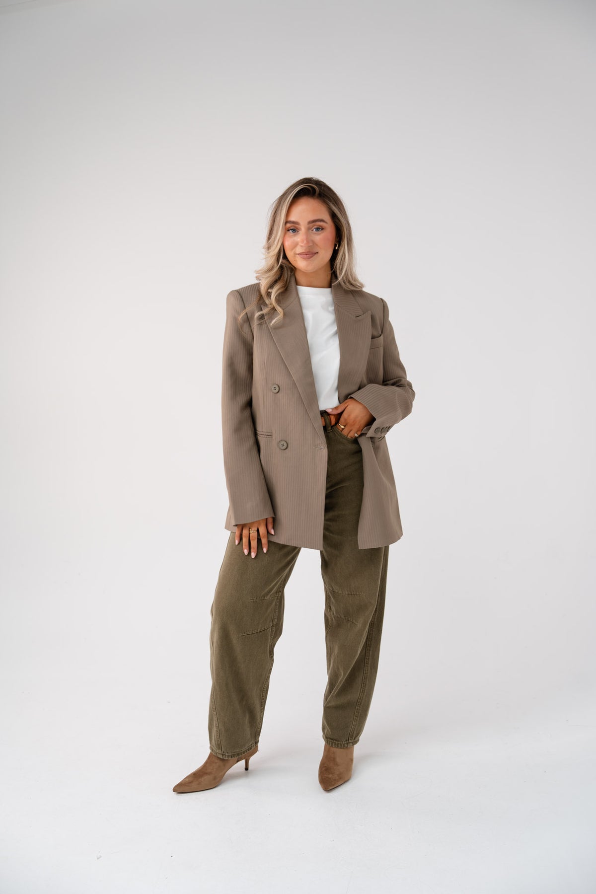Love Laura Refined Blazer In Taupe