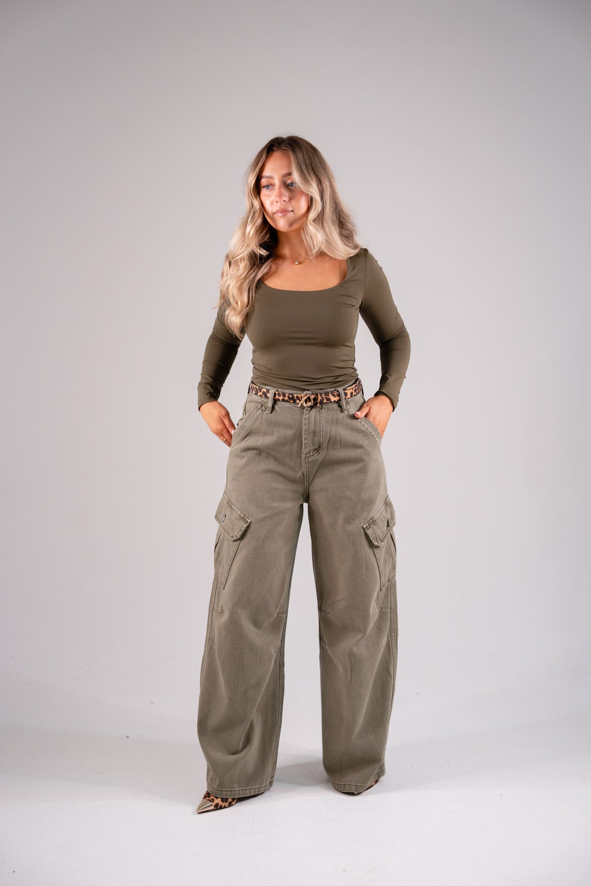 Kiera Relaxed Cargo Jeans In Khaki