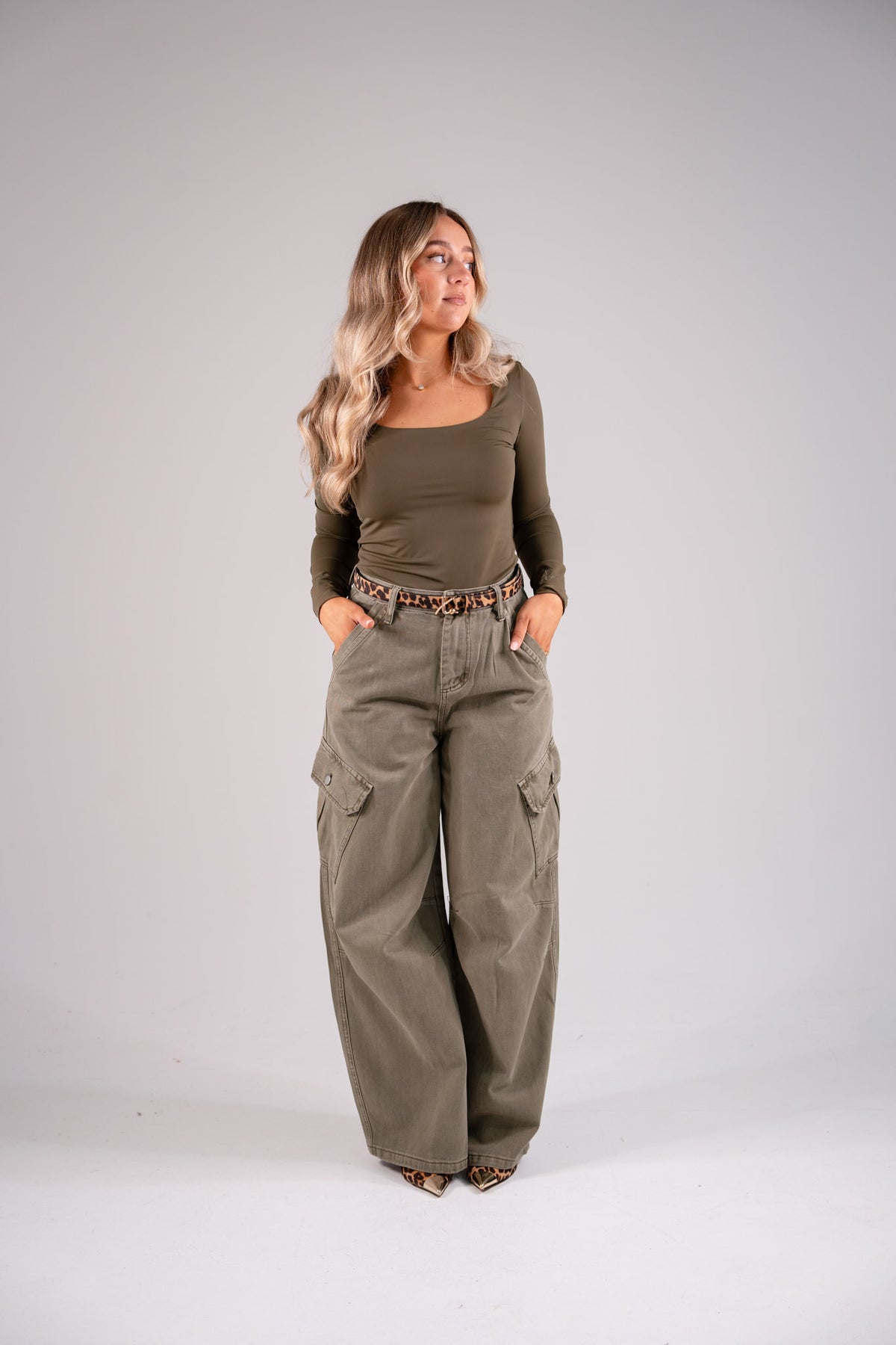 Kiera Relaxed Cargo Jeans In Khaki
