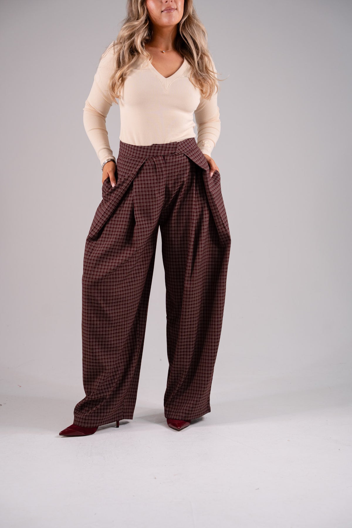 Kendra Pleated Barrell Trousers In Bordeaux Check