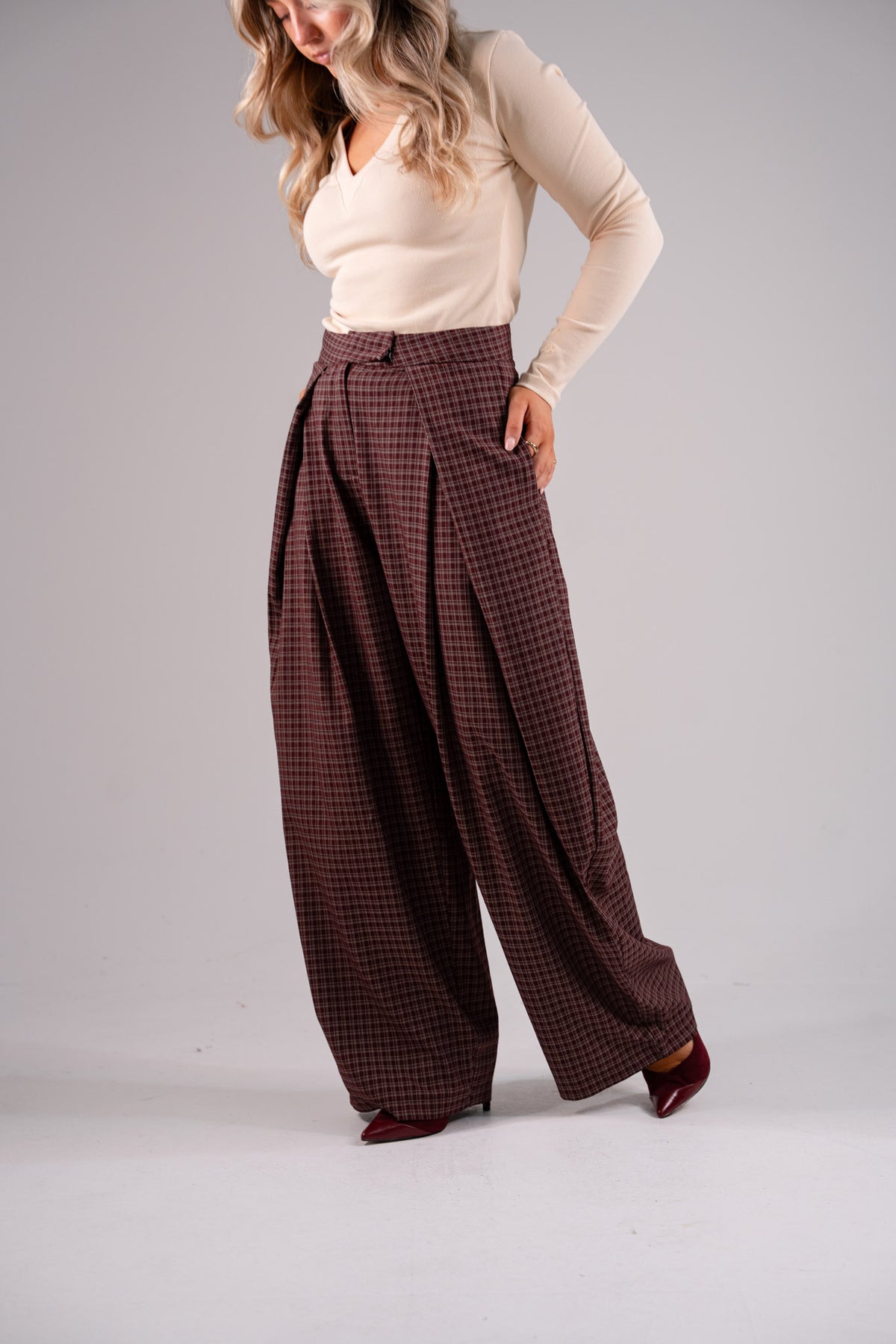 Kendra Pleated Barrell Trousers In Bordeaux Check
