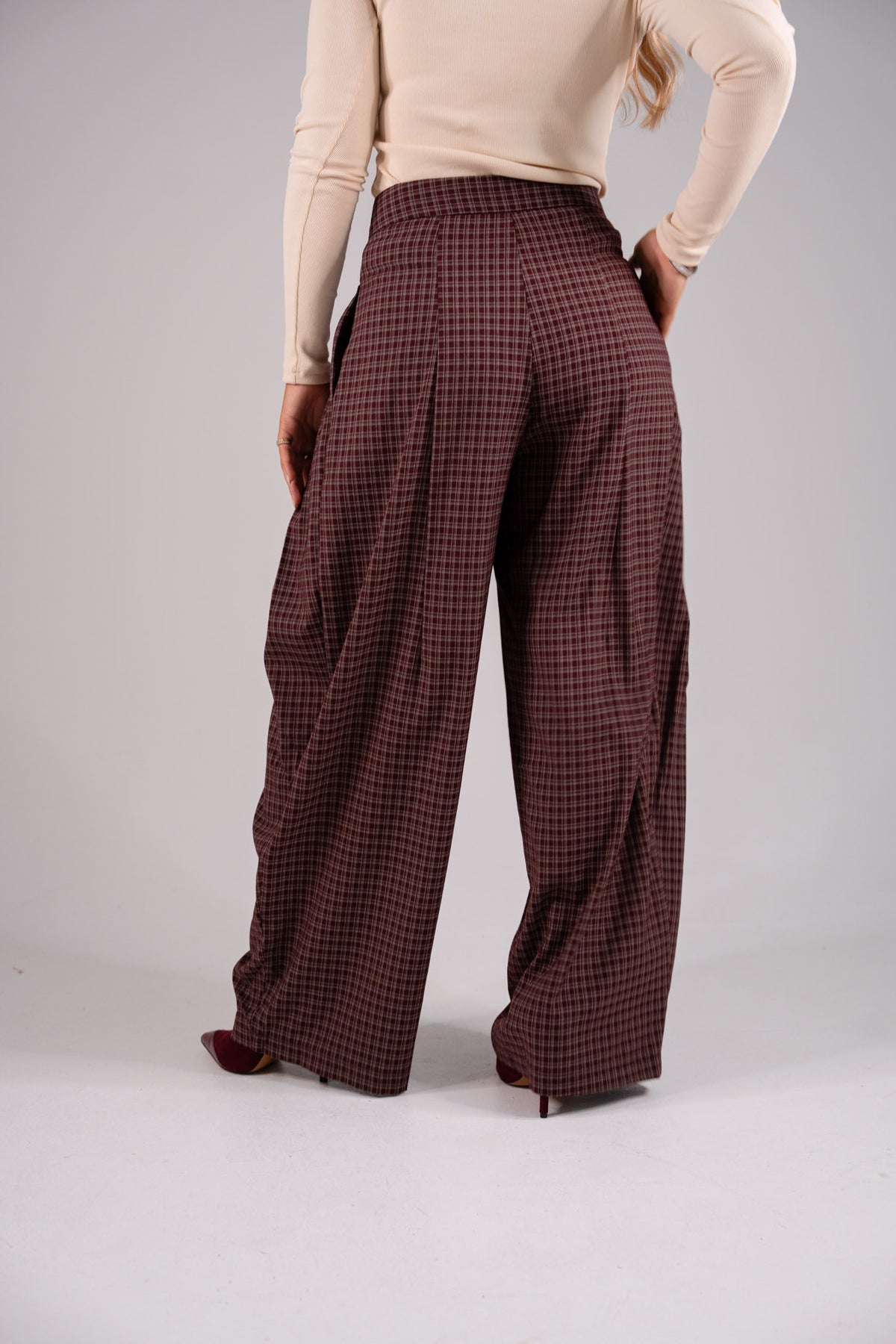 Kendra Pleated Barrell Trousers In Bordeaux Check