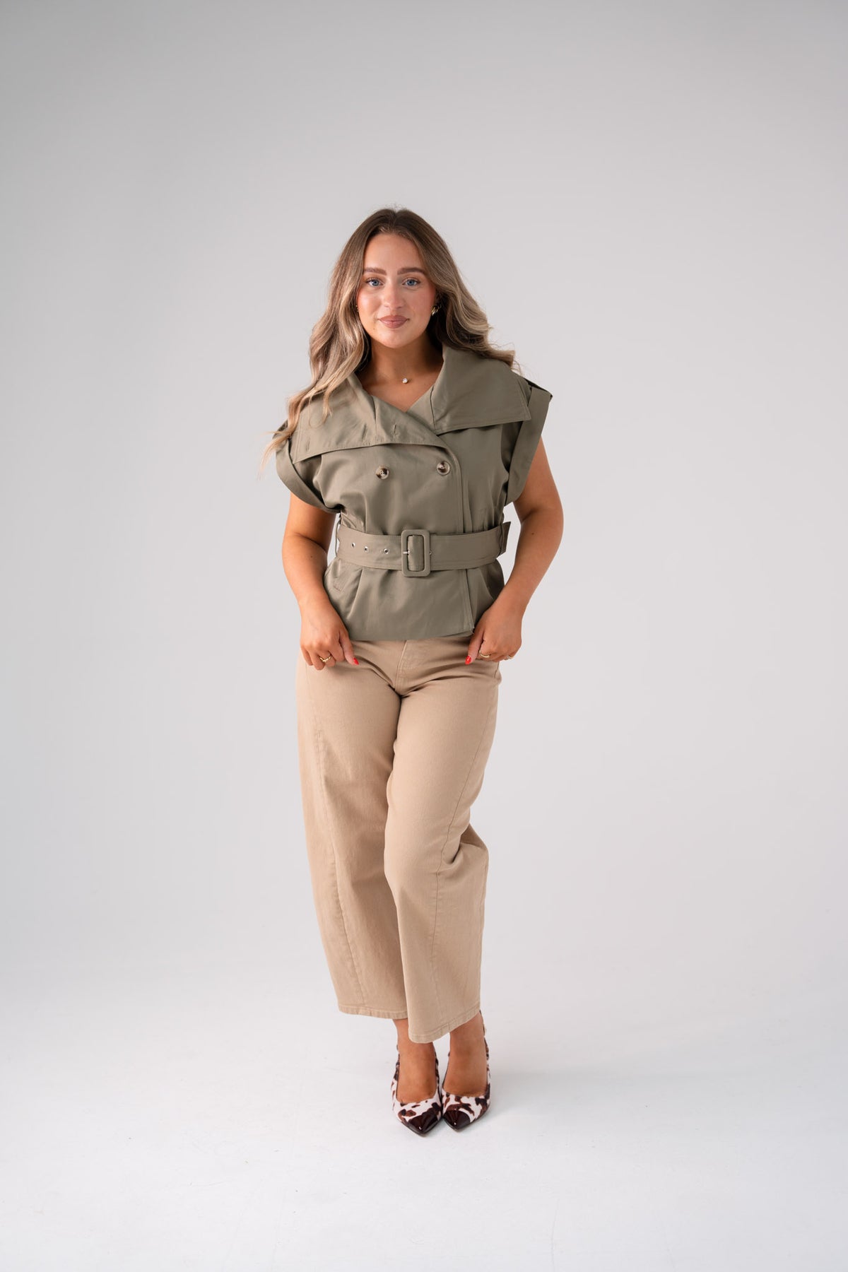 Elsa Sleeveless Trench Jacket In Olive