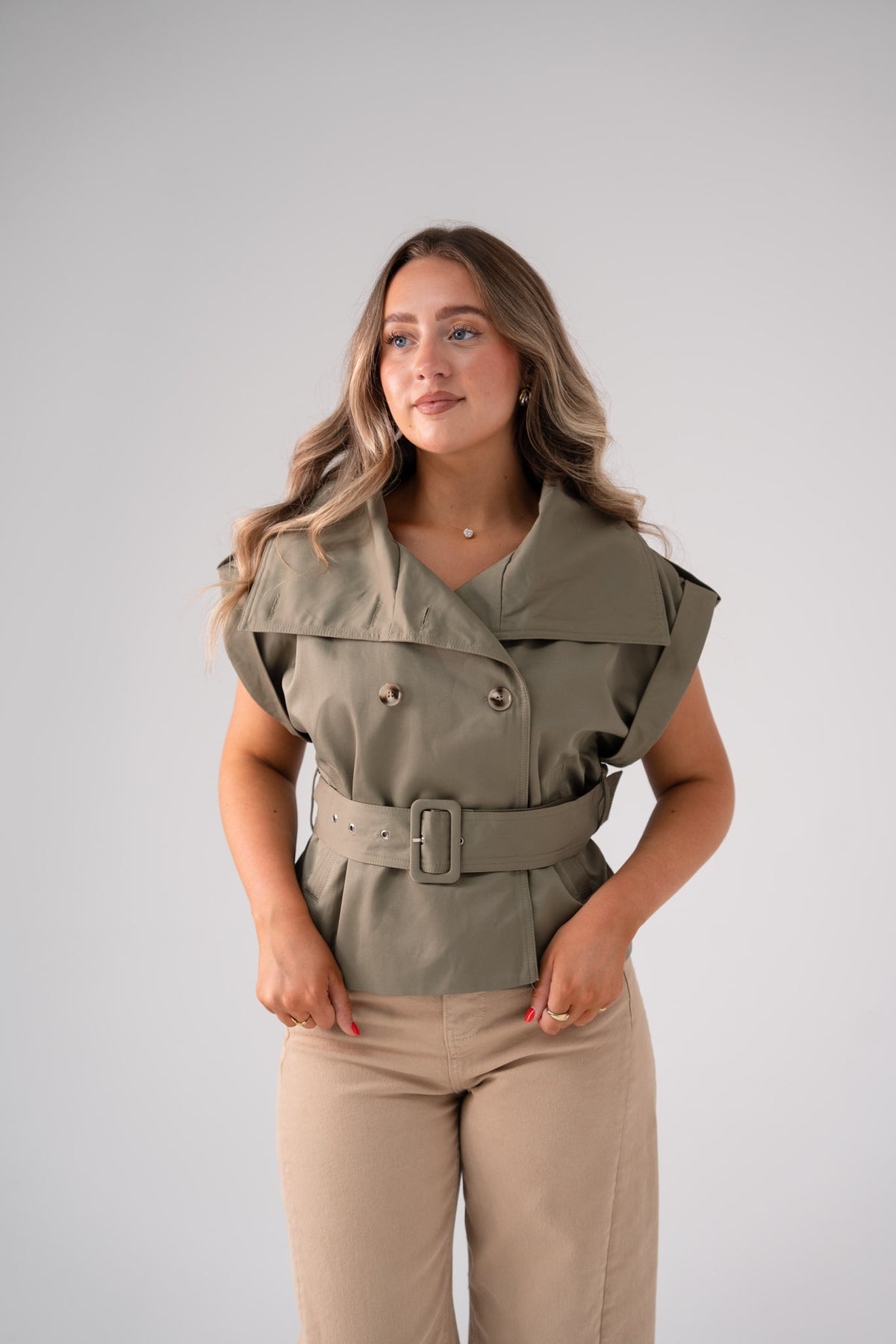 Elsa Sleeveless Trench Jacket In Olive