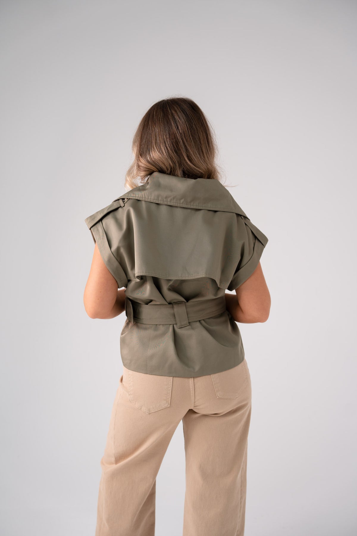 Elsa Sleeveless Trench Jacket In Olive