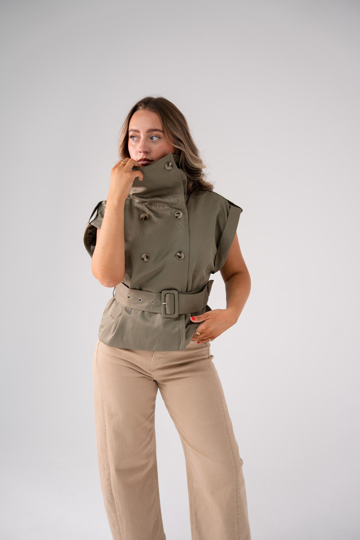 Elsa Sleeveless Trench Jacket In Olive