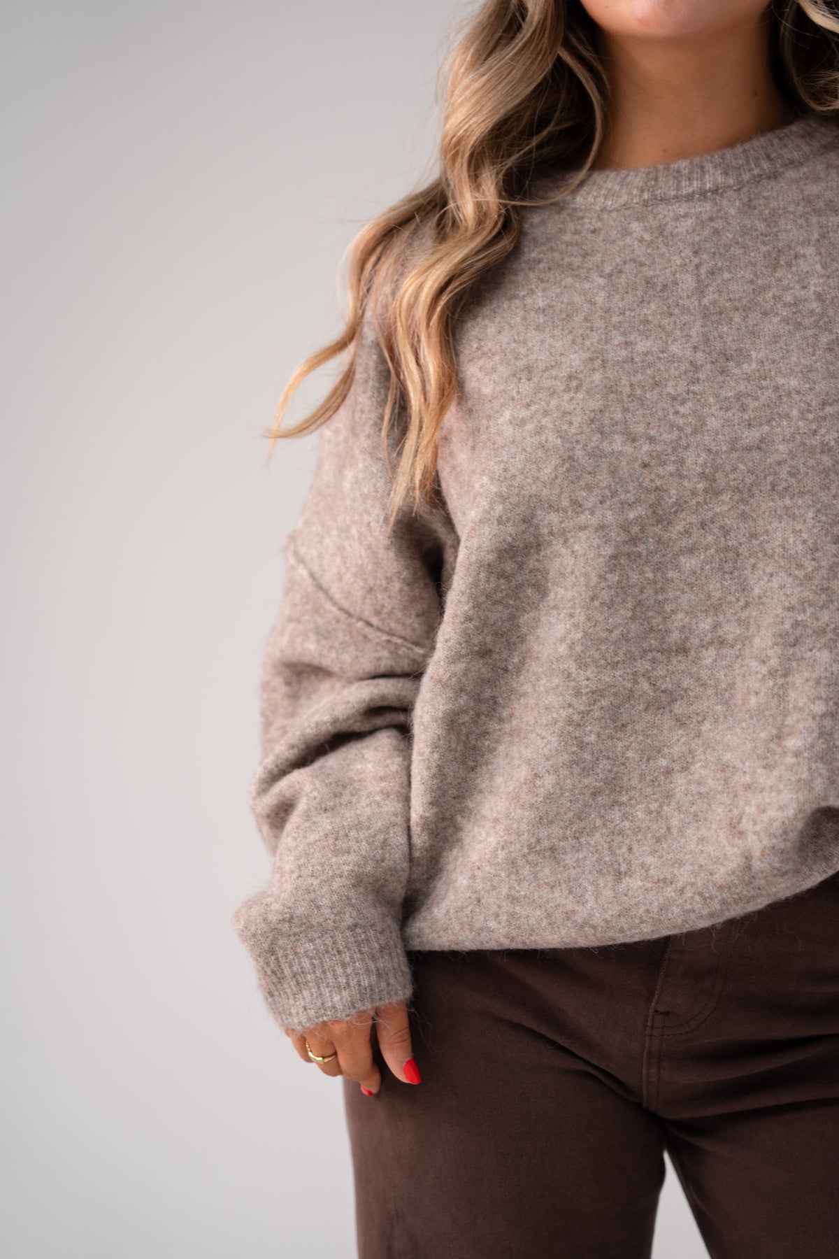 Kiera Round Neck Jumper In Taupe