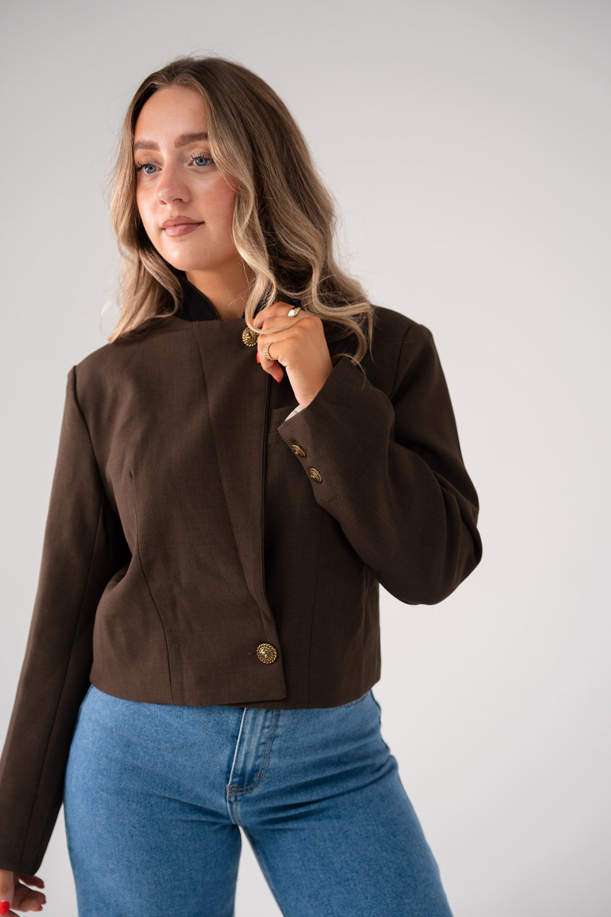 Kiera Crop Blazer In Chocolate