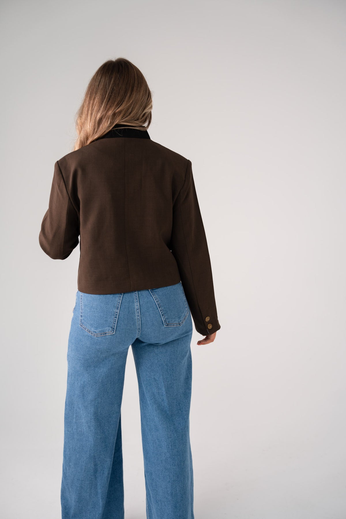 Kiera Crop Blazer In Chocolate