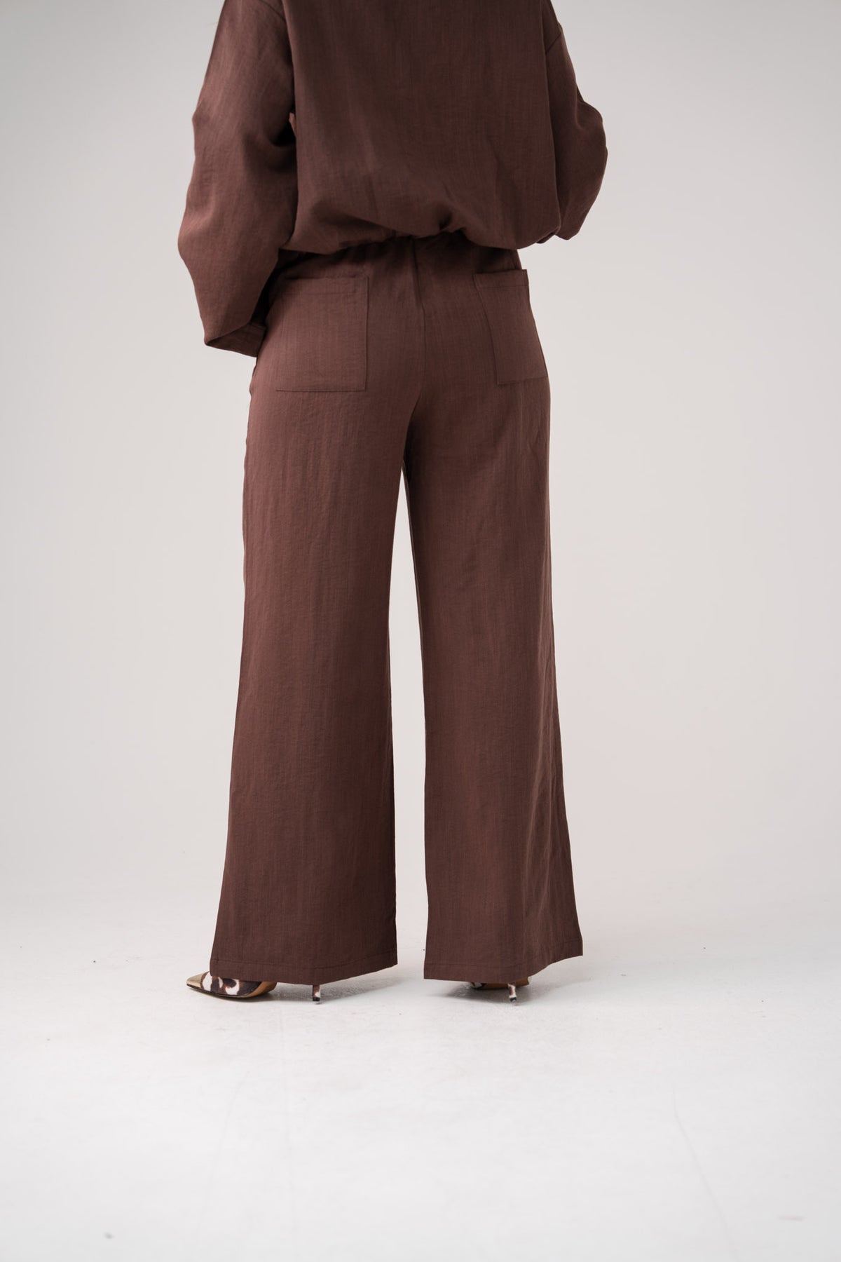 Elsa Straight Leg Trousers In Chocolate