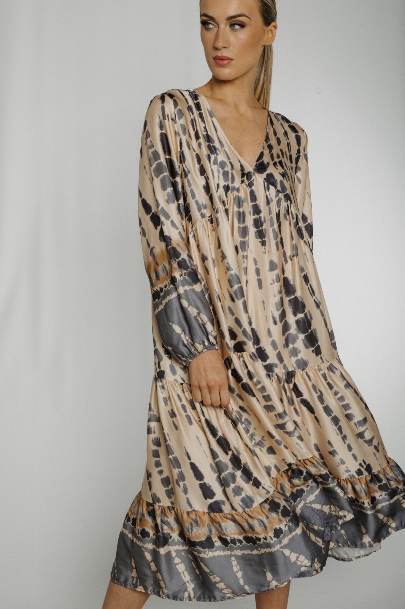 Belle Abstract Printed Dess In Neutral Mix - The Walk in Wardrobe