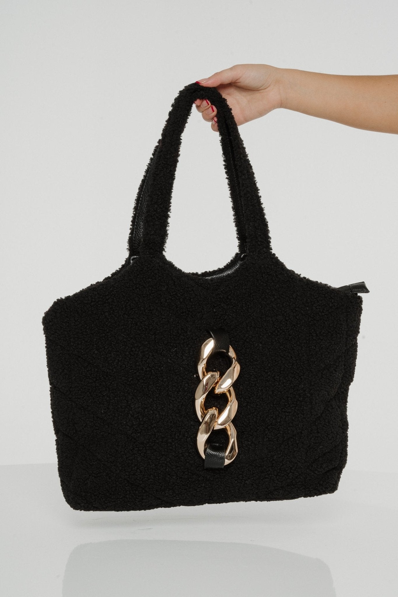 Beth Gold Chain Shearling Tote Bag In Black - The Walk in Wardrobe