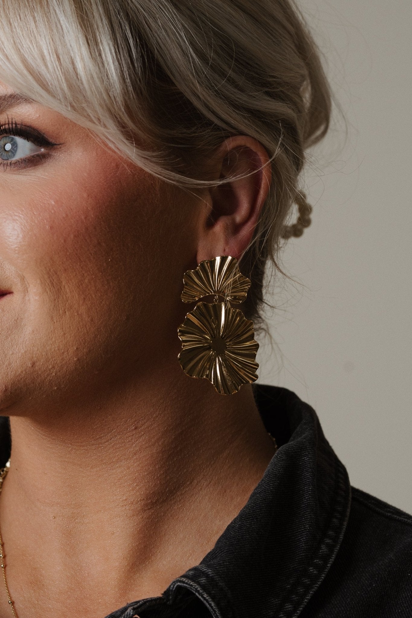 Beth Oversized Earring In Gold - The Walk in Wardrobe