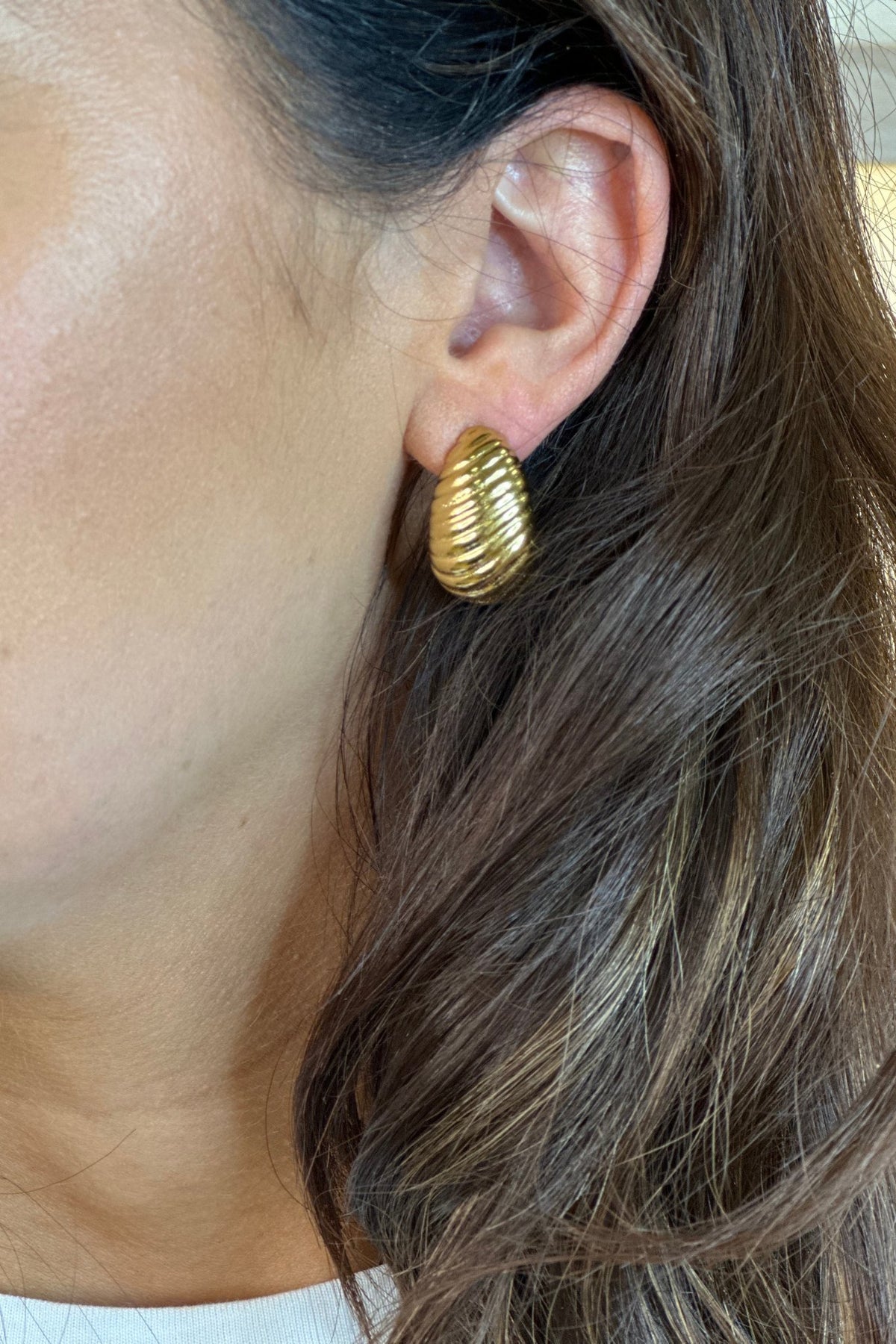 Erin Ridged Earring In Gold - The Walk in Wardrobe