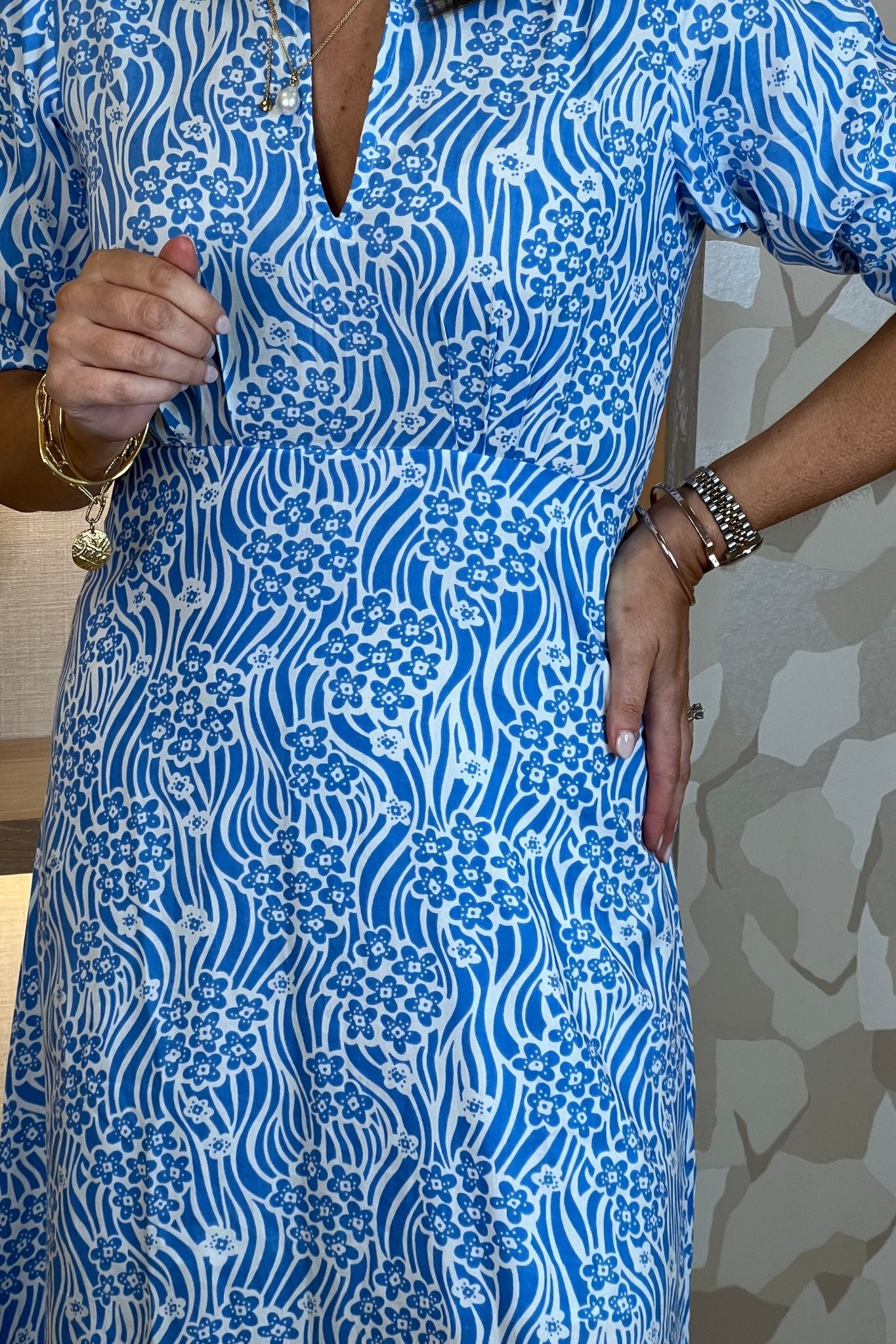 Frankie Keyhole Neck Dress In Blue Print - The Walk in Wardrobe