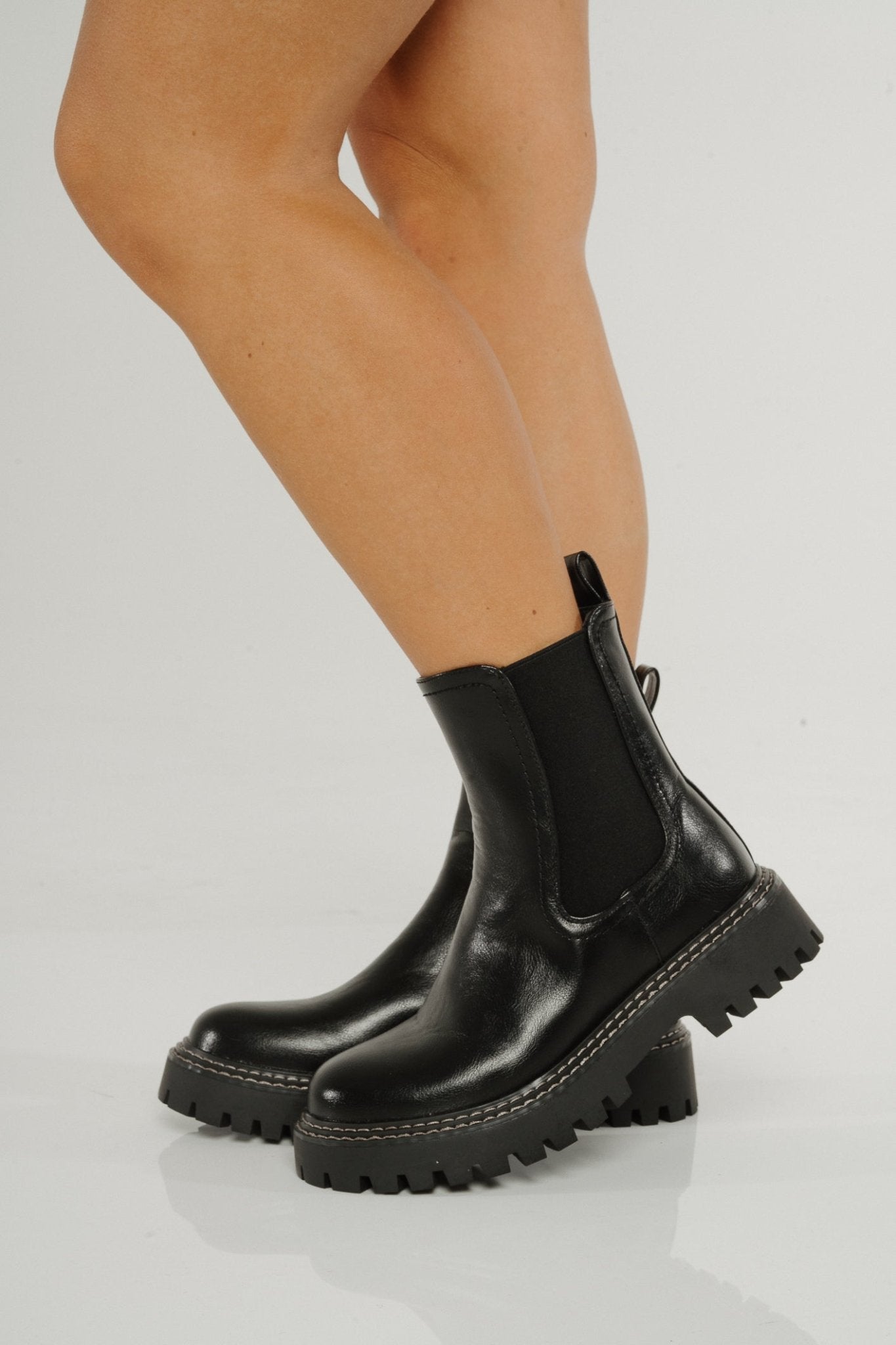 Izzy Chunky Chelsea Boot In Black - The Walk in Wardrobe