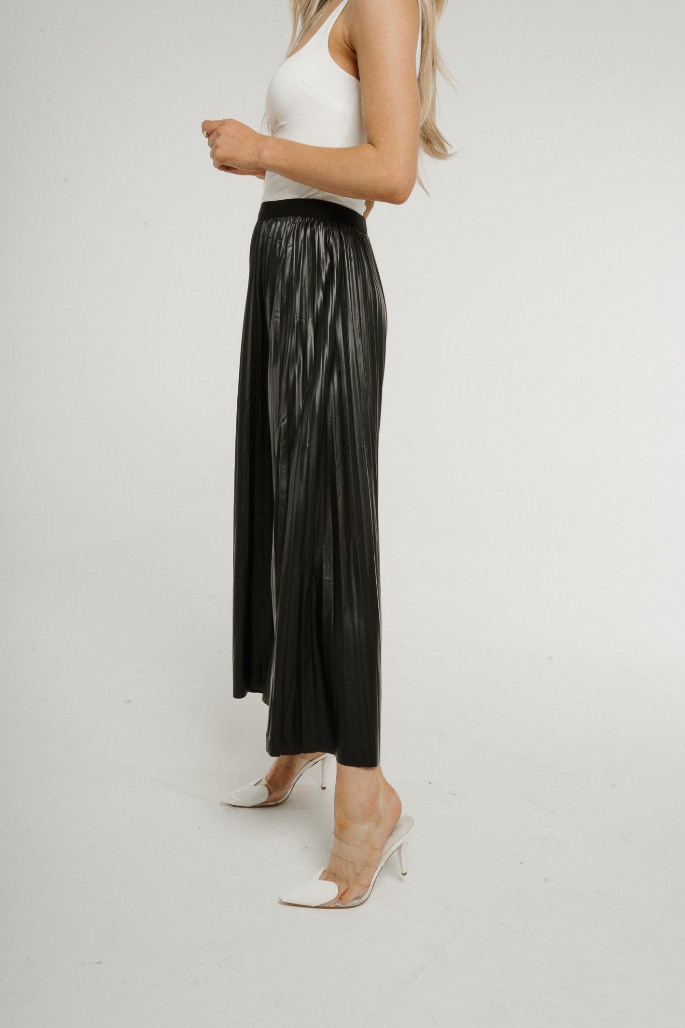 Jane Pleated Midi Skirt In Black - The Walk in Wardrobe
