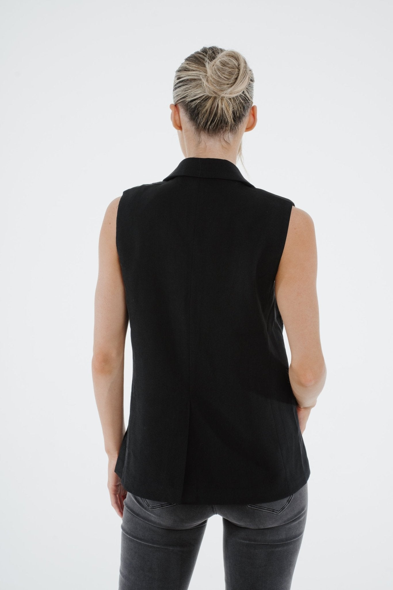 Millie Sleeveless Blazer In Black - The Walk in Wardrobe