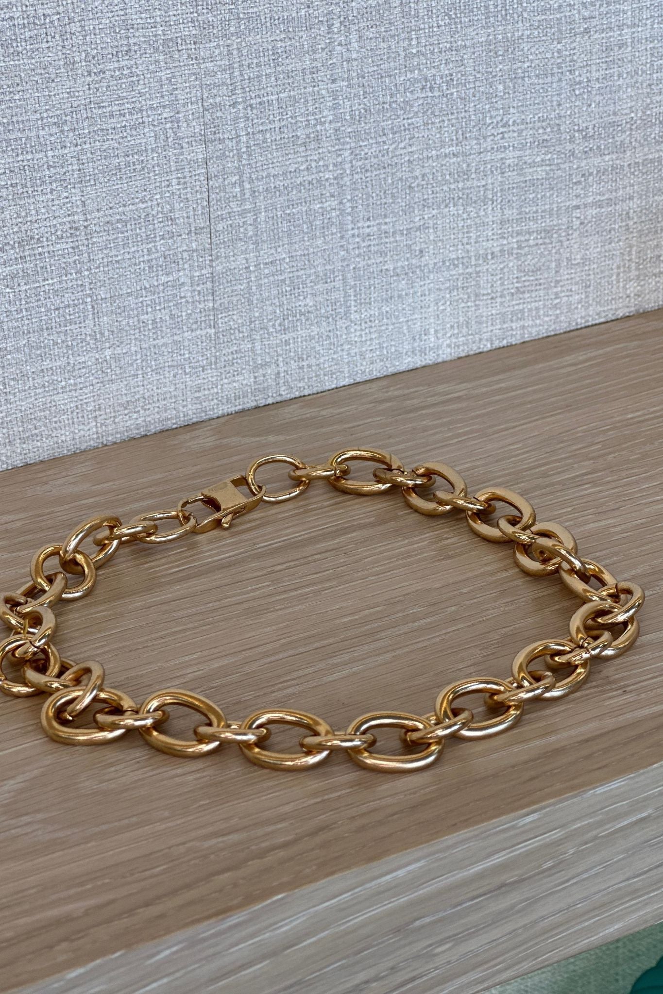Olive Chunky Knot Link Necklace In Gold - The Walk in Wardrobe