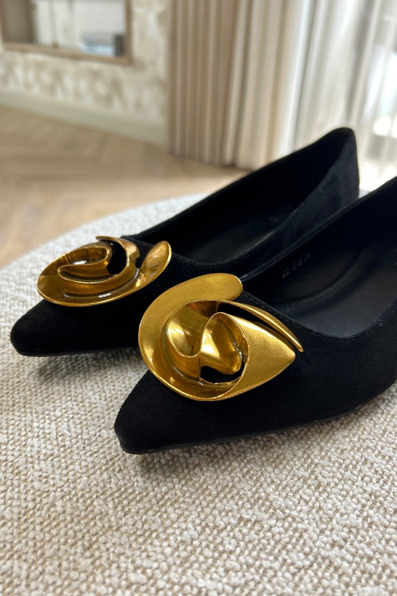 Sadie Gold Detail Shoe In Black - The Walk in Wardrobe