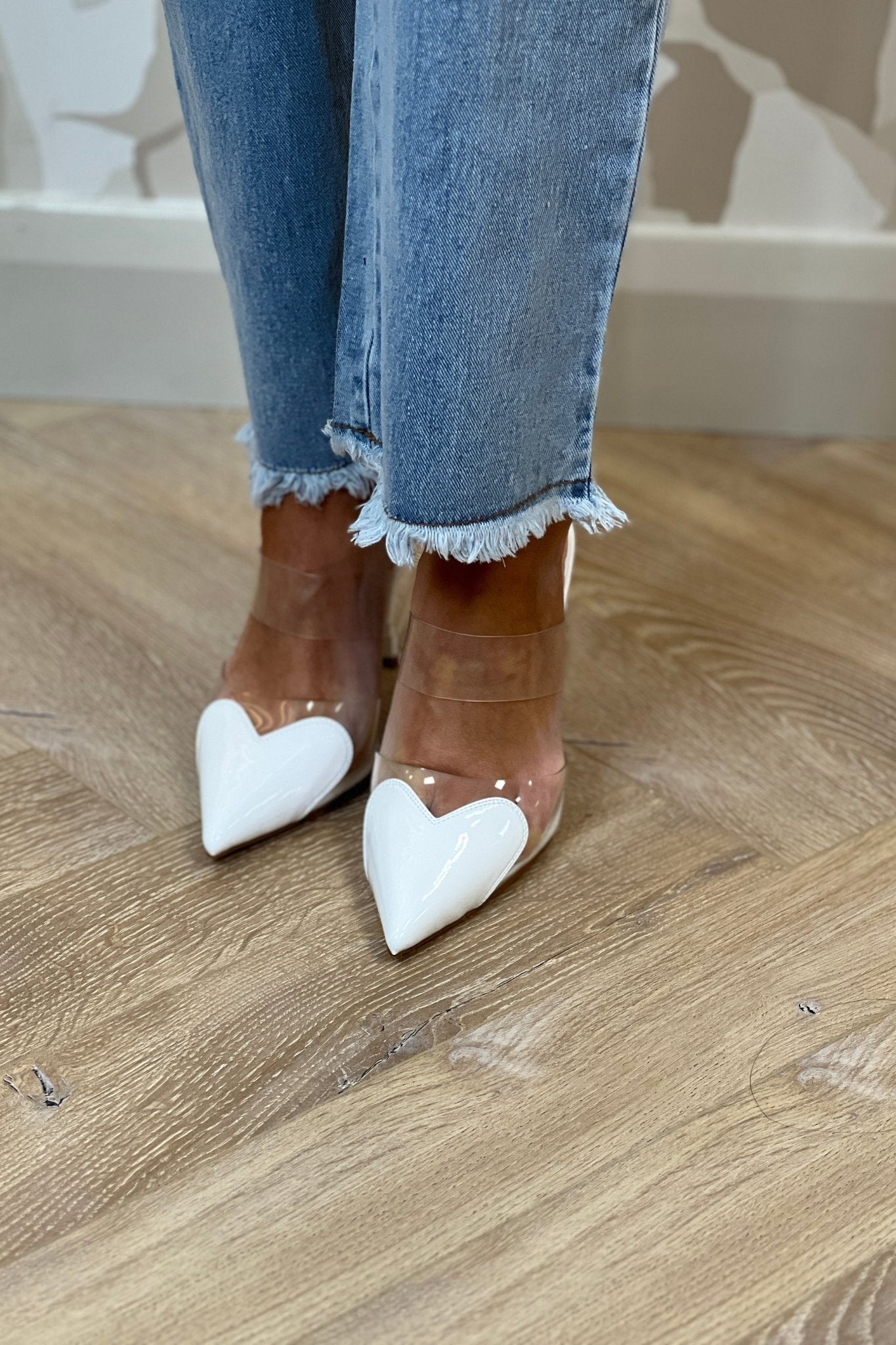 Sadie Pointed Toe Heel In White - The Walk in Wardrobe