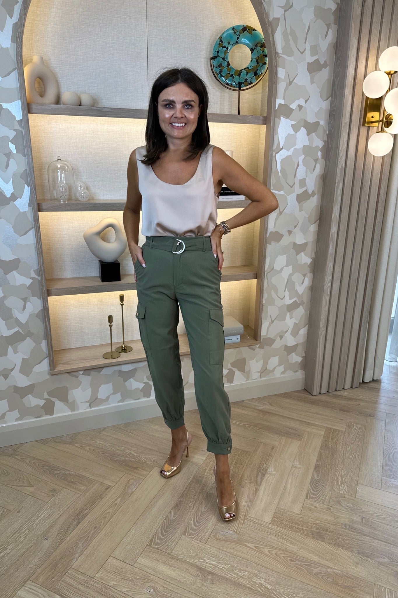 Samantha Cuffed Cargo Trousers In Khaki - The Walk in Wardrobe